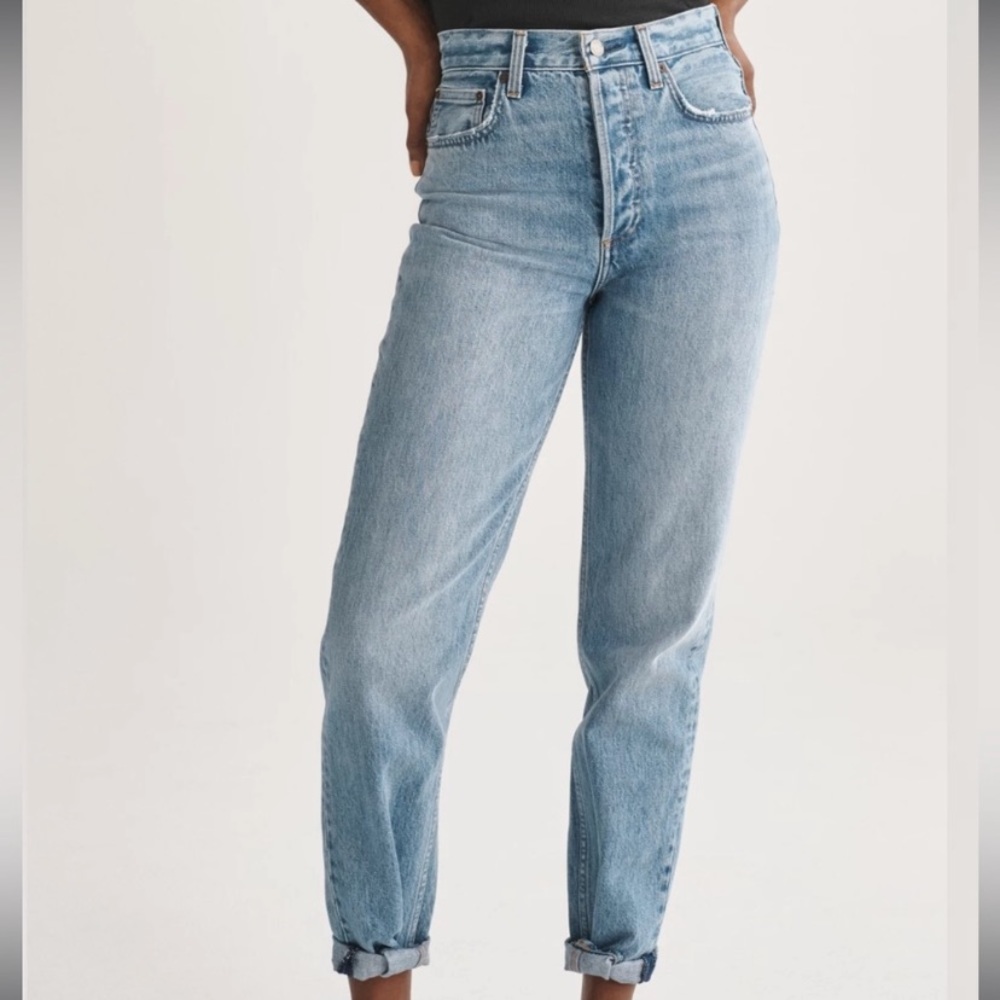 Aritzia Denim Forum BF High Rise Loose 28L High Waisted Loose Cuffed Jeans